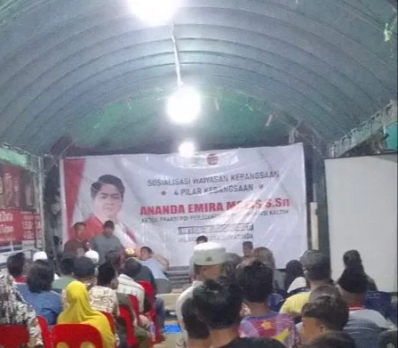 Ananda Emira Moeis Gelar Sosbang Kepada Masyarakat Kelurahan Lok Bahu