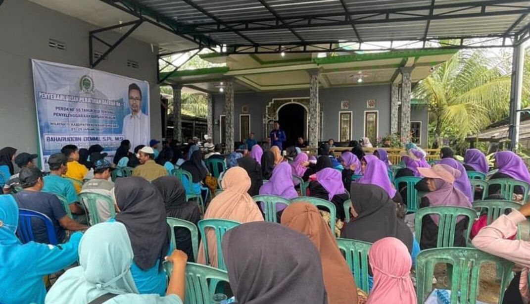 Baharuddin Demmu Sebarluaskan Perda Bantuan Hukum Kepada Warga Kelurahan Bukit Merdeka