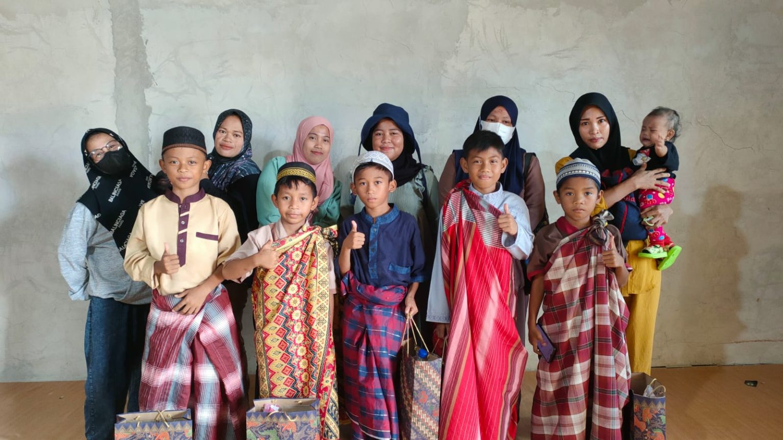 Tebar Manfaat, PT MKE dan Barmuda Gelar Khitanan Massal