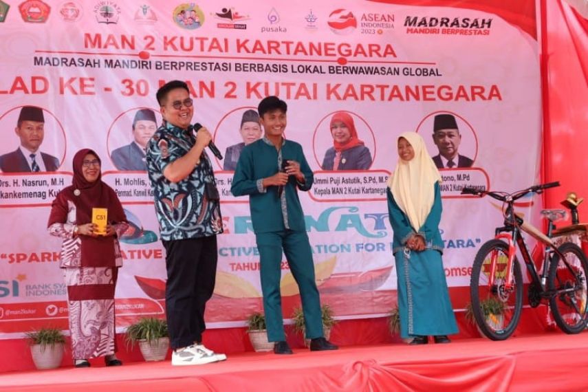 Hadir di Milad ke-30 MAN 2 Kukar, Rendi Berpesan Agar Pemuda Kukar Bersiap Songsong IKN