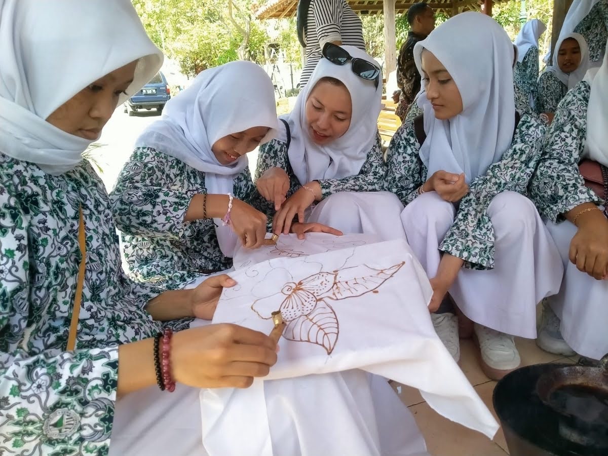 Dukung Pelajaran Membatik Masuk Kurikulum Pendidikan, Nurhadi: Ini Momen Kita Memperkenalkan Budaya