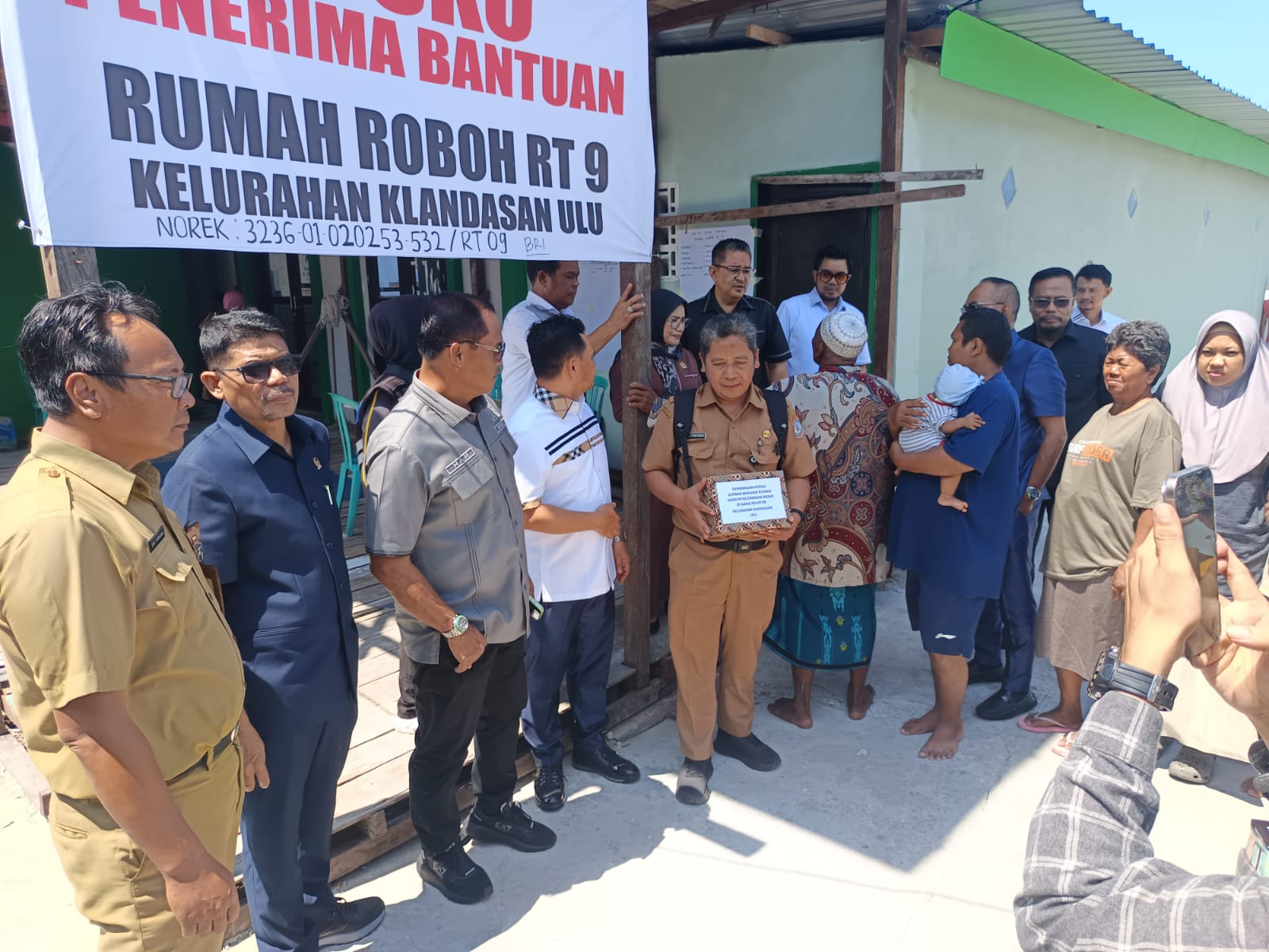 Rumah Ambruk Diterjang Ombak, Komisi III DPRD Balikpapan Turun Bantu Korban
